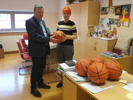 DONACIJA KOŠARKAŠKIH ŽOG 03 Foto Bogomir Opeka
